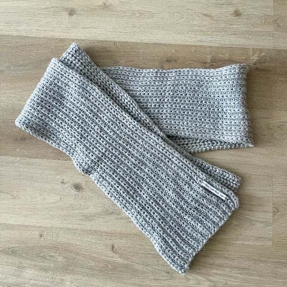 & Other Stories Chunky Wool Scarf - Picture 2 of 5